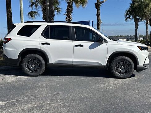 New 2025 Honda Pilot TrailSport image 2