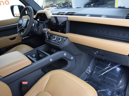 Used 2023 Land Rover Defender 110 V8 AWD/4WD image 15