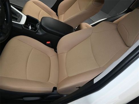 Used 2025 Toyota RAV4 LE image 9