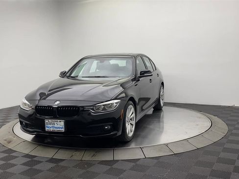 Used 2018 BMW 320i xDrive 320i xDrive w/ Sport Package image 2