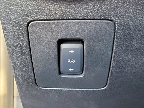 Used 2017 Ford F150 XLT w/ Equipment Group 302A Luxury AWD/4WD image 15