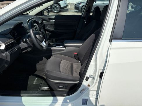 Used 2025 Nissan Altima 2.5 SV image 27