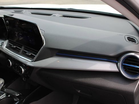 Used 2025 Chevrolet Trax LT w/ LT Convenience Package image 27