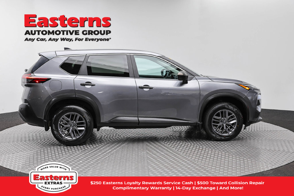 Used 2023 Nissan Rogue S AWD/4WD image 4
