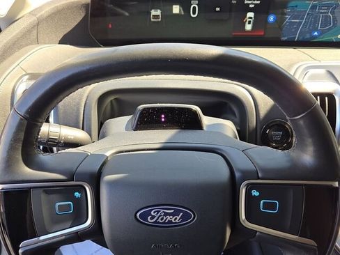 Used 2025 Ford Expedition Platinum AWD/4WD image 24