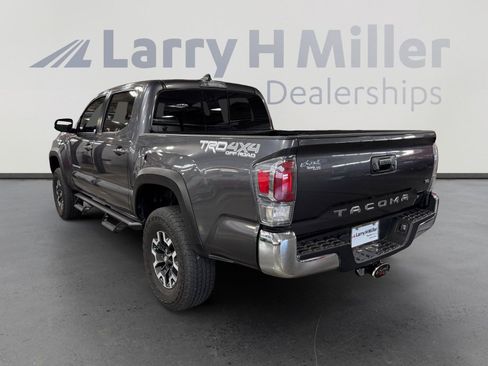 Certified 2022 Toyota Tacoma TRD Off-Road AWD/4WD image 3