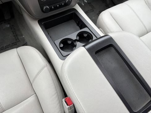 Used 2014 GMC Yukon XL SLT w/ SLT Chrome Package image 14