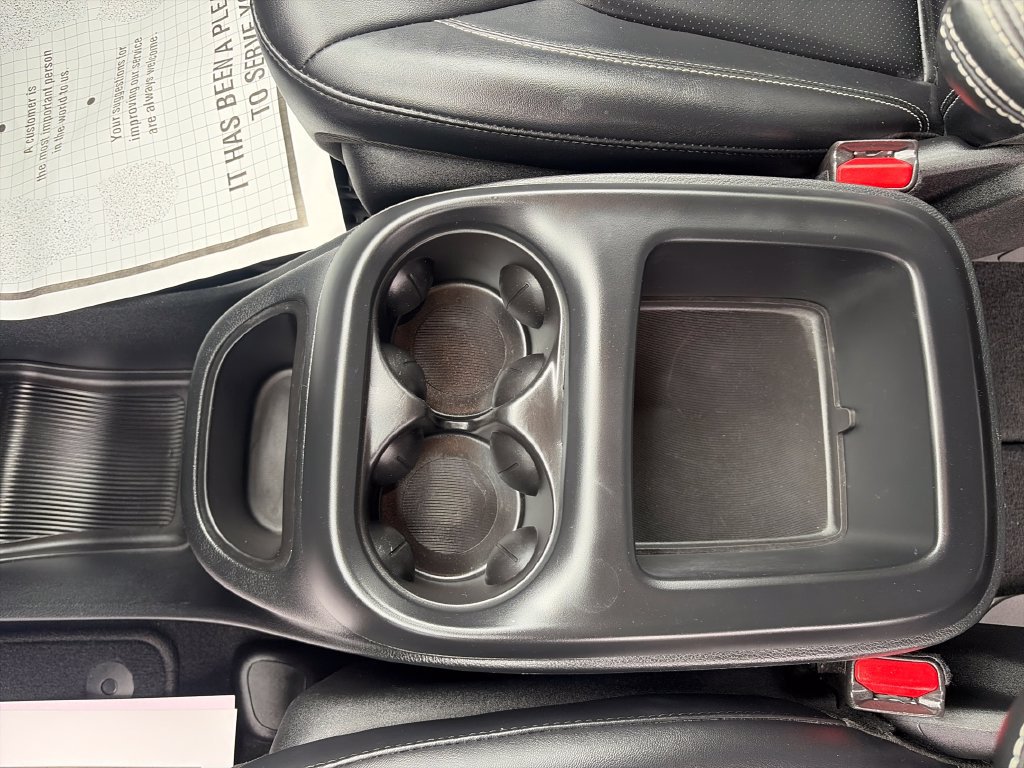 Used 2025 Chrysler Pacifica Select FWD image 25