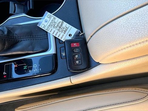 Used 2019 Toyota Highlander XLE image 10