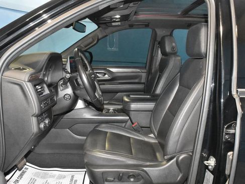 Used 2021 Chevrolet Tahoe Z71 w/ Luxury Package AWD/4WD image 7