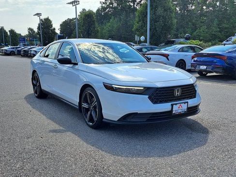 Used 2025 Honda Accord Sport image 4