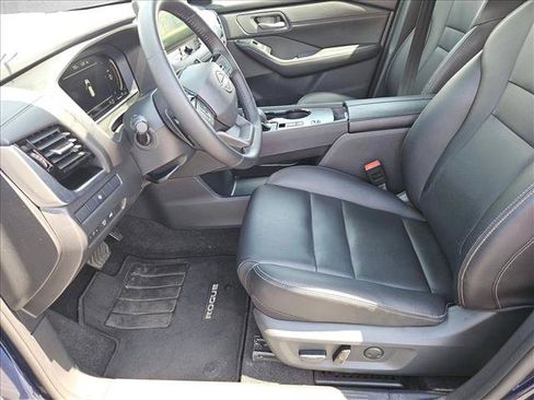 Used 2026 Nissan Rogue SL FWD image 3