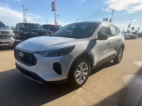 Used 2025 Ford Escape Active FWD image 2
