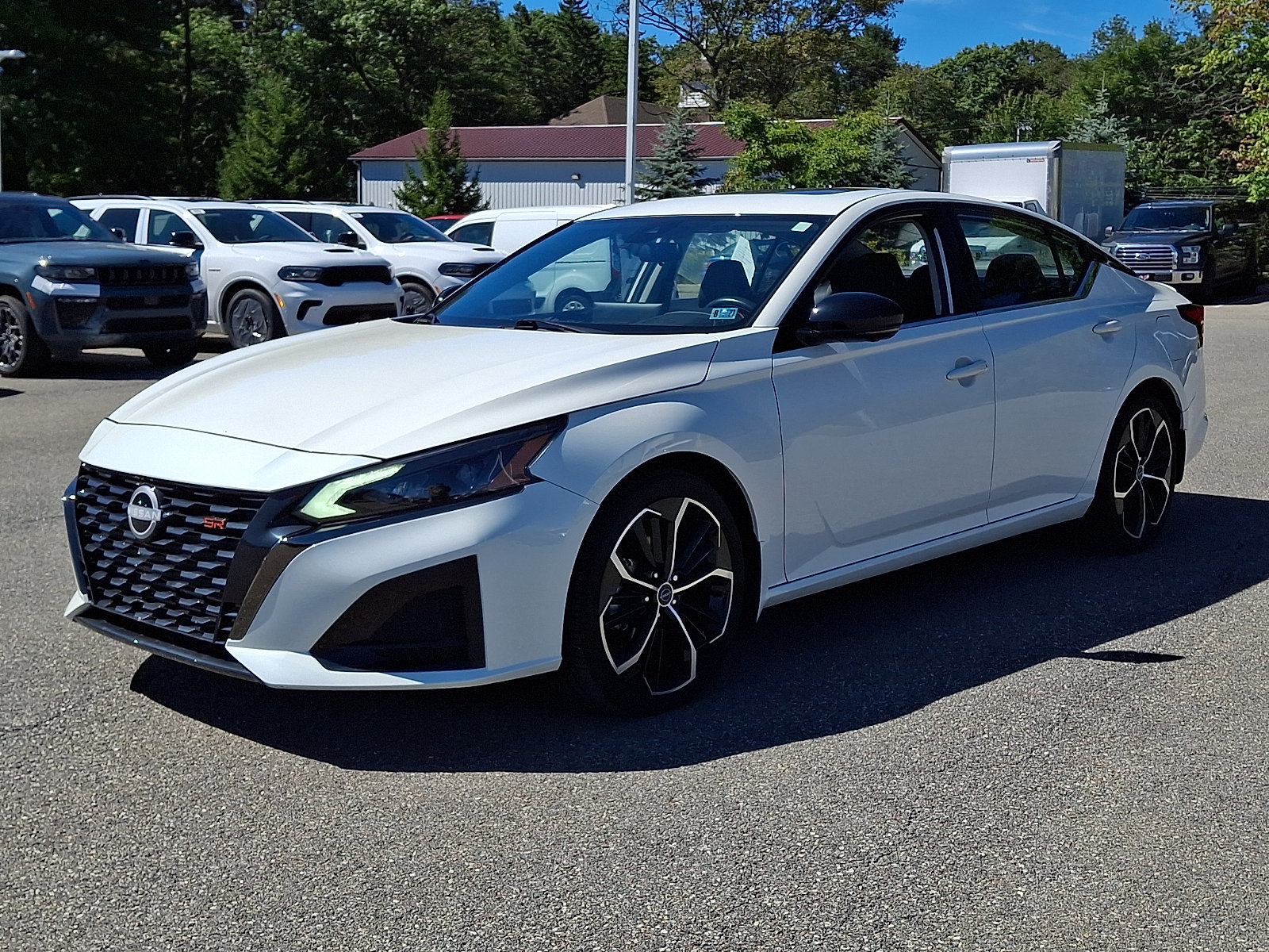 Used 2023 Nissan Altima 2.0 SR FWD image 3