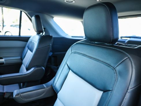 Used 2022 Ford Explorer XLT w/ Equipment Group 202A image 25