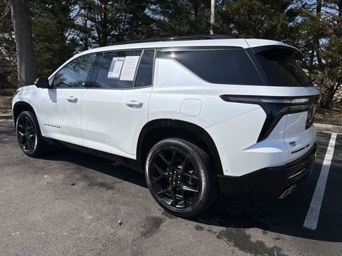 Used 2025 Chevrolet Traverse RS w/ LPO, Floor Liner Package image 8