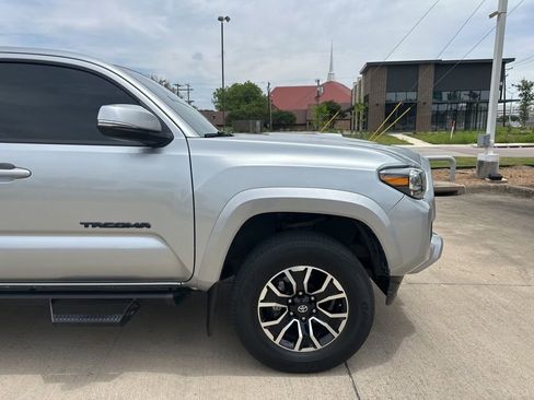 Used 2022 Toyota Tacoma TRD Sport w/ Technology Package RWD image 7