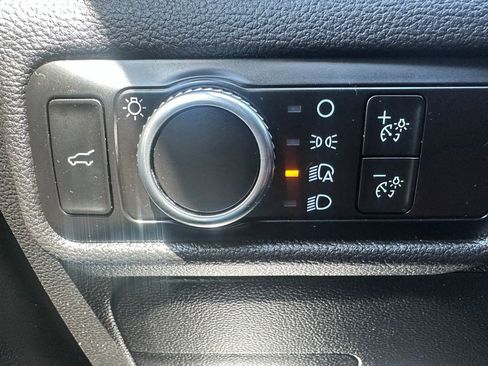 Used 2023 Ford Explorer XLT AWD/4WD image 28