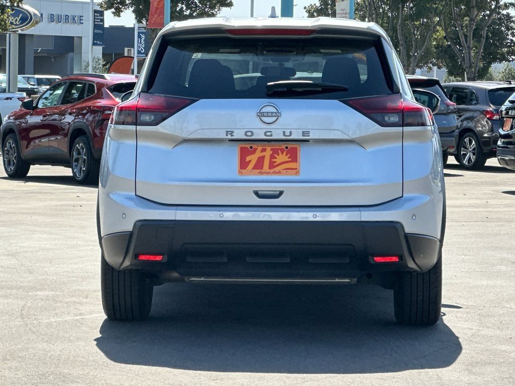 Used 2025 Nissan Rogue SV FWD image 4