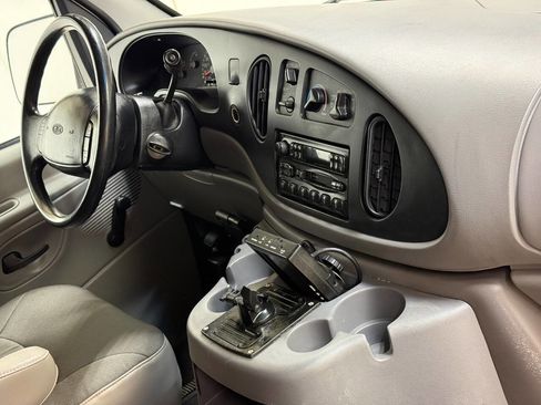Used 2001 Ford E-350 and Econoline 350 XLT image 27