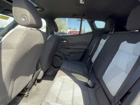 Used 2024 Chevrolet Trax RS w/ Sunroof Package FWD image 28
