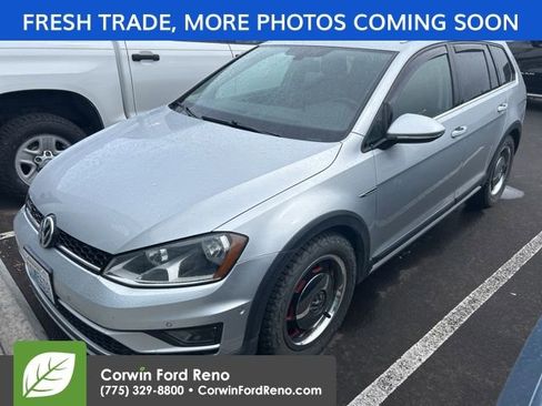 Used 2017 Volkswagen Golf Alltrack SE AWD/4WD image 3