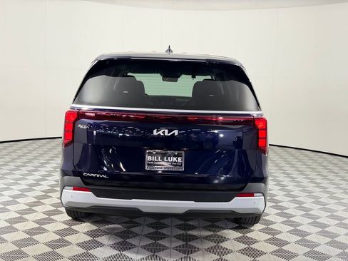 Used 2025 Kia Carnival image 9