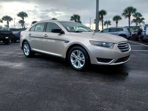 Used 2018 Ford Taurus SE FWD image 2