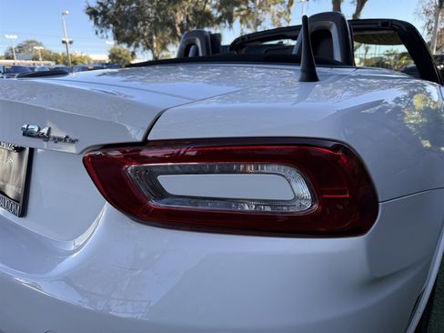 Used 2017 FIAT 124 Spider Abarth image 16