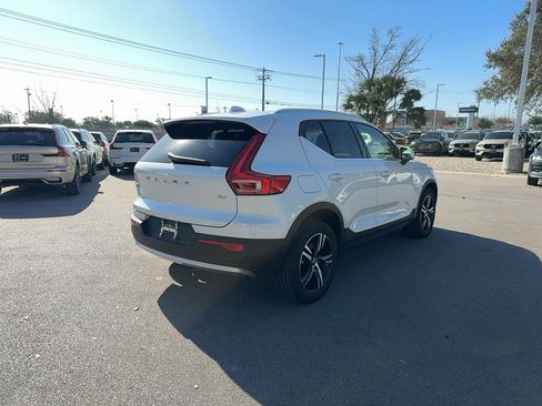 Used 2023 Volvo XC40 B4 Plus image 6
