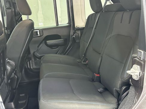 Used 2022 Jeep Wrangler Unlimited Rubicon 4xe w/ Cold Weather Group AWD/4WD image 17
