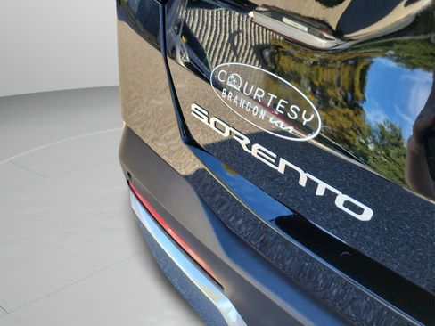 Certified 2025 Kia Sorento S w/ Panoramic Sunroof Package FWD image 30