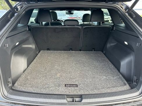 Certified 2024 Volkswagen Atlas Cross Sport SE w/ Panoramic Sunroof Package FWD image 44