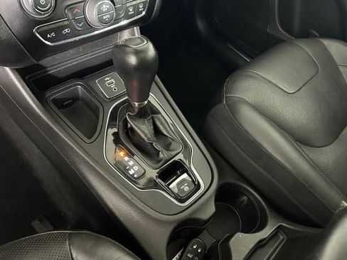 Used 2019 Jeep Cherokee Limited FWD image 20