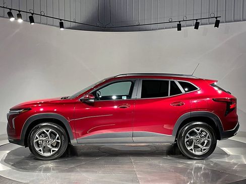 Used 2025 Chevrolet Trax LT w/ Driver Confidence Package FWD image 14