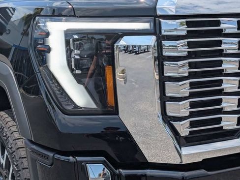 New 2026 GMC Sierra 2500 Denali w/ Denali Reserve Package AWD/4WD image 9
