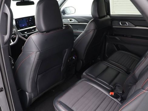 Used 2025 Ford Explorer ST-Line w/ ST-Line Street Pack image 12