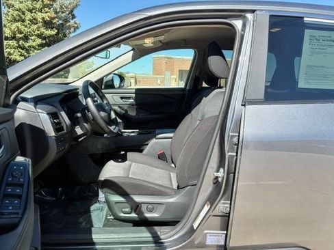 Used 2025 Nissan Rogue SV AWD/4WD image 11