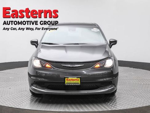 Used 2023 Chrysler Voyager LX FWD image 2
