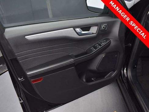 Used 2024 Ford Escape Platinum image 5