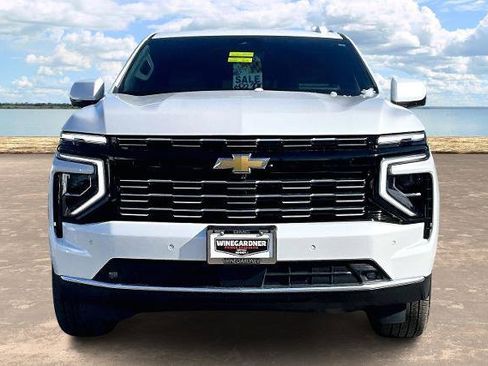 Used 2025 Chevrolet Suburban High Country image 2