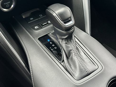 Used 2024 Toyota Venza LE image 21