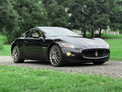 Used 2011 Maserati GranTurismo S RWD image 2