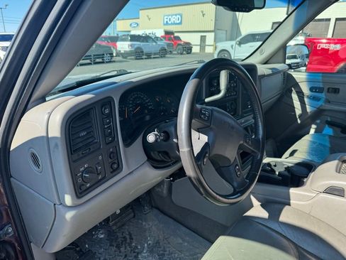 Used 2003 GMC Sierra 1500 SLT w/ SLT Preferred Equipment Group AWD/4WD image 9
