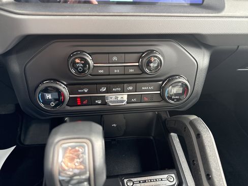 Used 2024 Ford Bronco Big Bend image 25