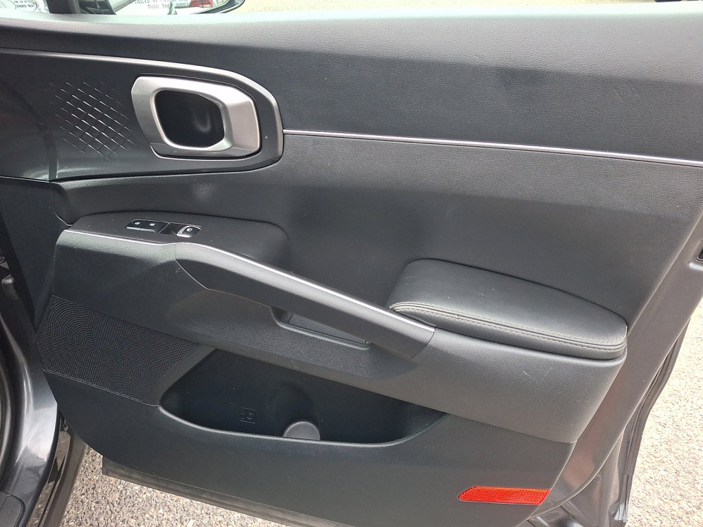 Used 2023 Kia Sorento S w/ Panoramic Sunroof Package FWD image 16