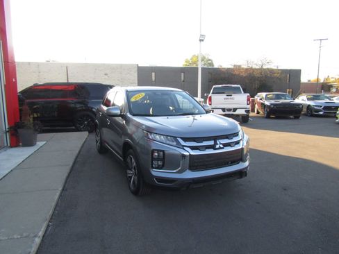 Used 2023 Mitsubishi Outlander Sport SE image 5