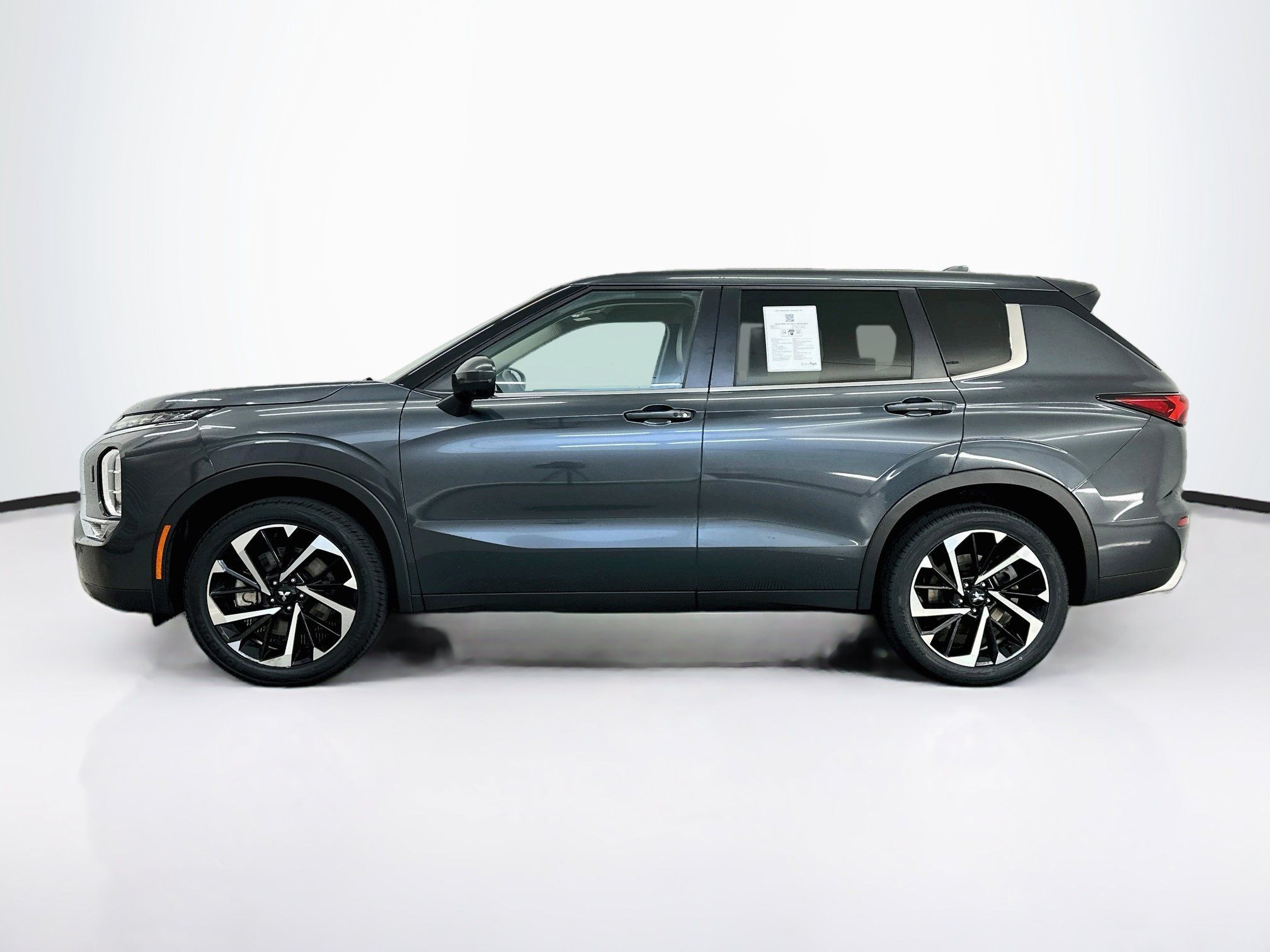 Used 2024 Mitsubishi Outlander SE AWD/4WD image 4