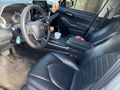 Used 2022 Toyota Highlander XLE image 10