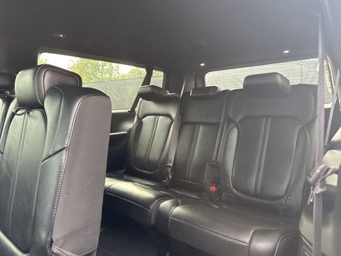 Used 2024 Jeep Wagoneer L Series II w/ Flexible Seating Group image 15